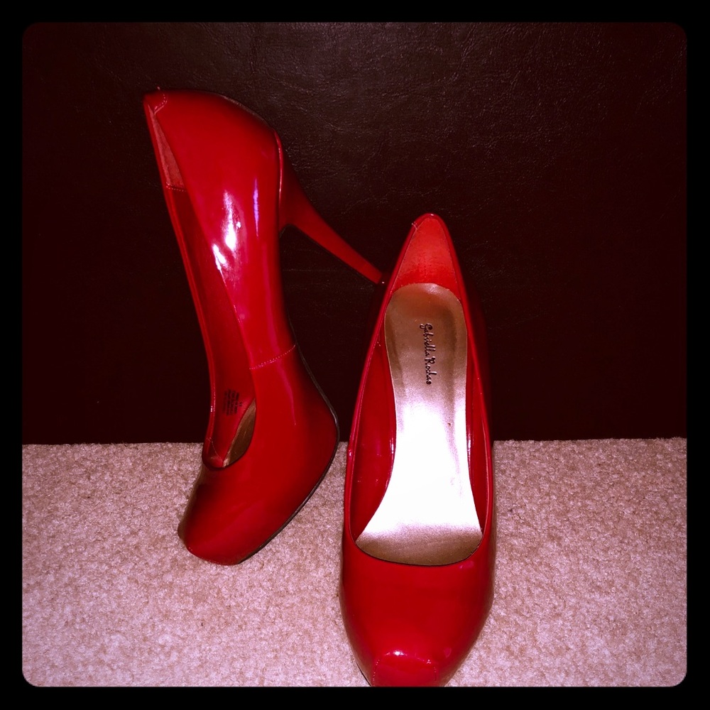 Patent Leather Red pumps